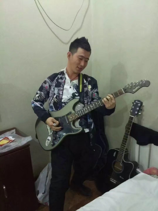 小吉他的第一张照片--双辽王婆说媒